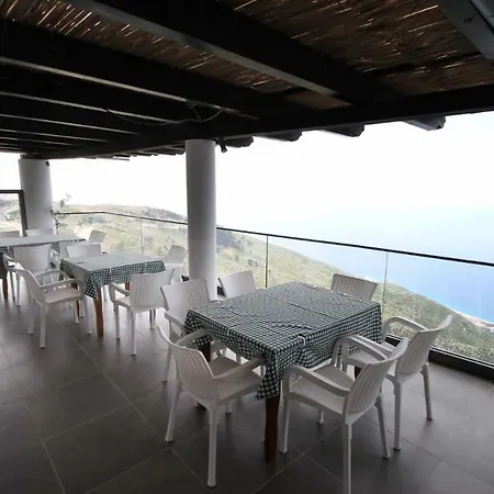 Keshtjella Llogara *