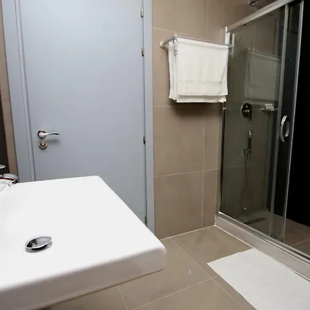 Keshtjella Llogara 酒店 *