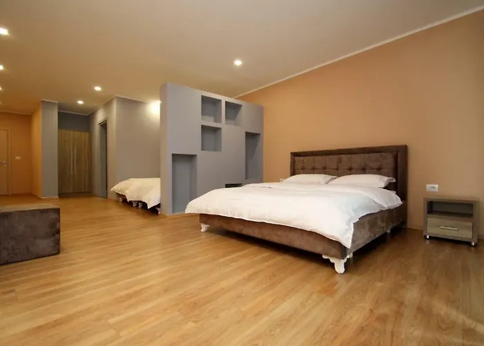 Keshtjella Llogara * Dukat