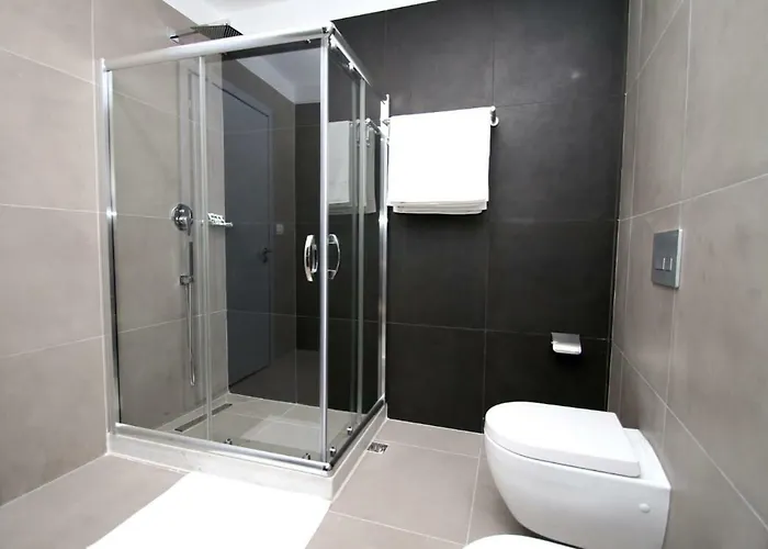 Keshtjella Llogara *