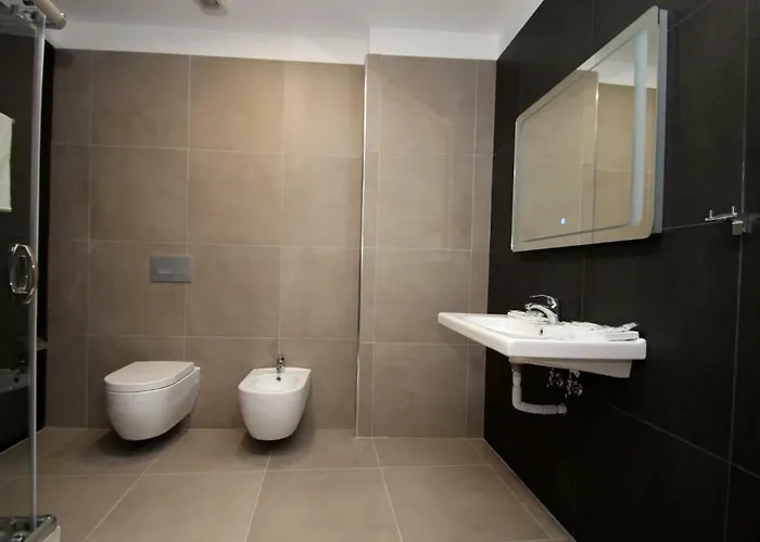 Keshtjella Llogara * Dukat