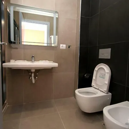 Keshtjella Llogara *