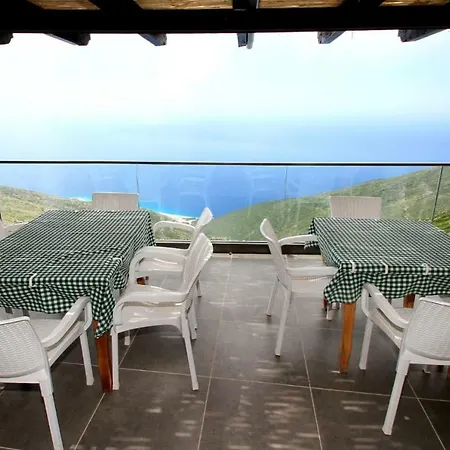 Keshtjella Llogara *